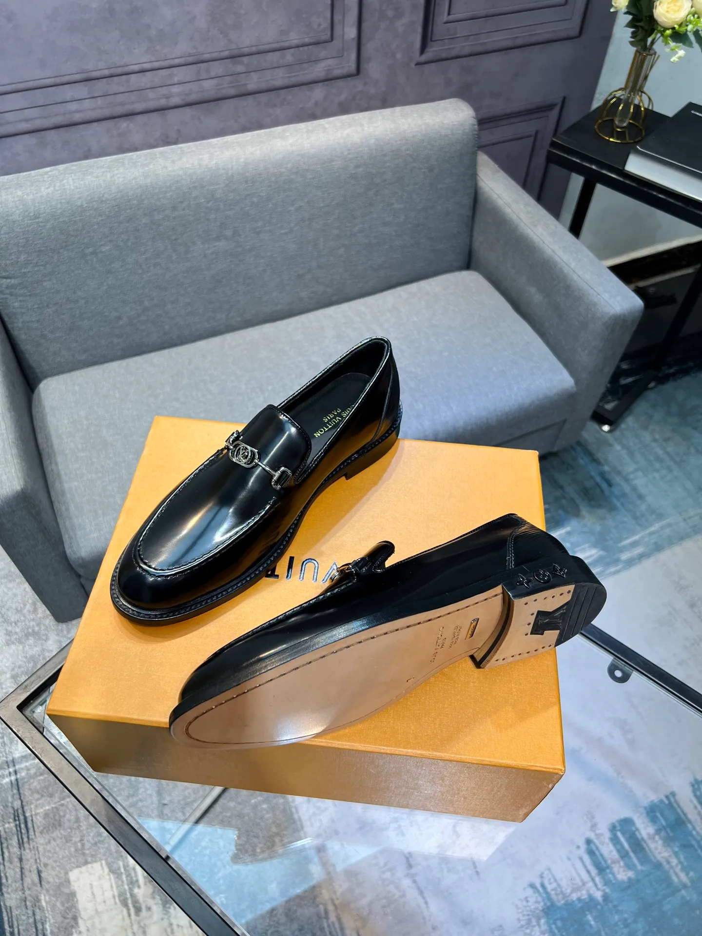 Men's shoes 💰1020 LV top luxury brand, high-quality men's business formal leather shoes, imported genuine leather soles! Customized imported leather, the first layer of open-edge beaded lacquered cowhide, the texture is incomparable, the imported cowhide lining, high-end high-end shoes, don't miss it! size:39-44 (Male 38 45 46 customized)
